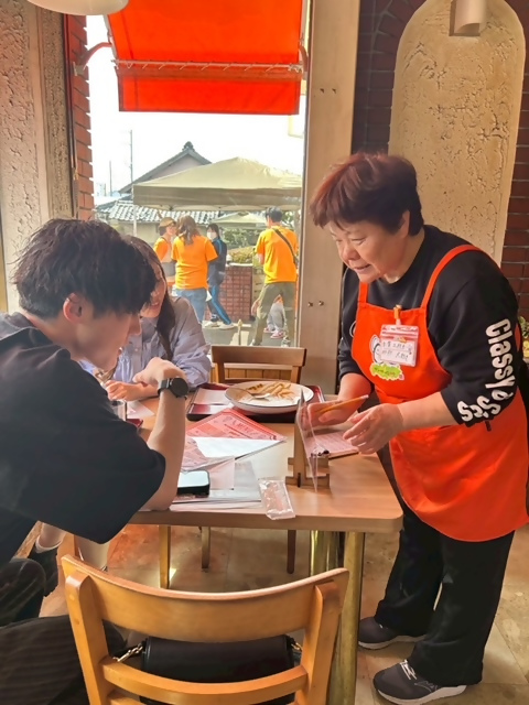 『わっはっは食堂』キャスト接客