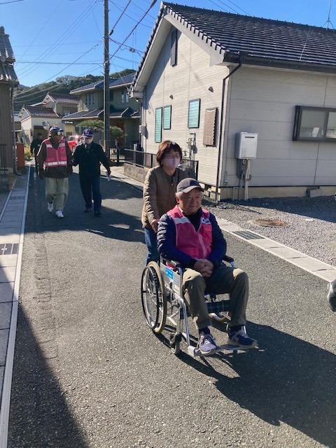 防災さんぽ車いす写真