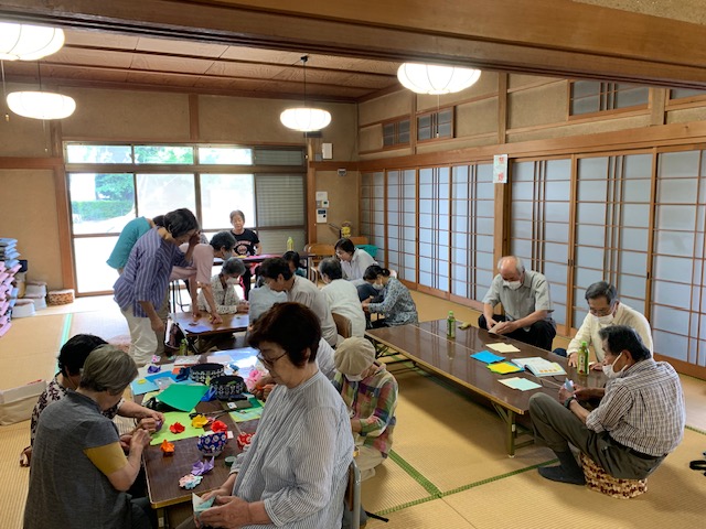 折り紙でバラづくり
